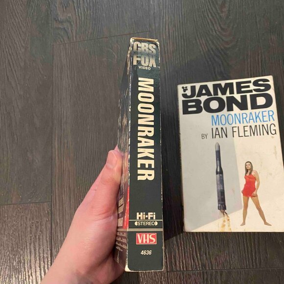 vintage Ian Fleming James Bond Moonraker VHS + paperback bundle - Picture 10 of 10